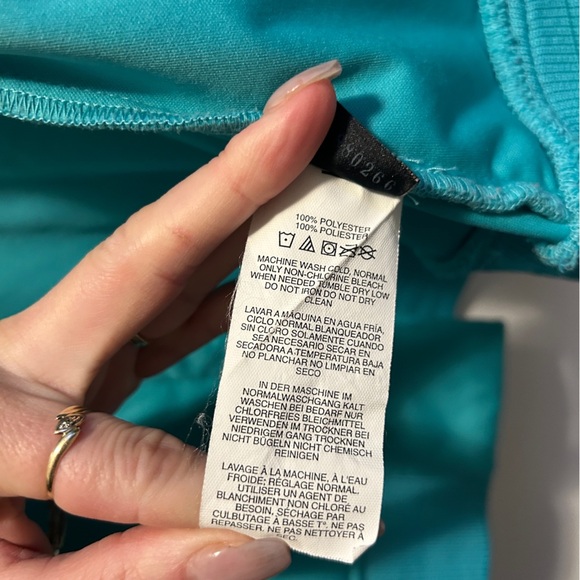 Oakley Women’s Zip Up size XS (fits more like S) - Picture 9 of 10